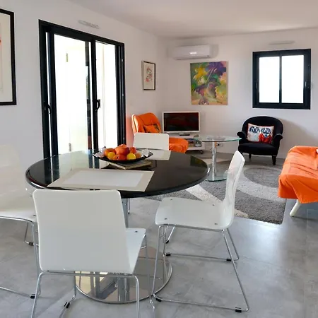 Superbe Vue Mer Idealement Situe A 750m Du Port, Des Commerces Et Du Centre Historique De Porto-vecchio Πόρτο Βέκιο